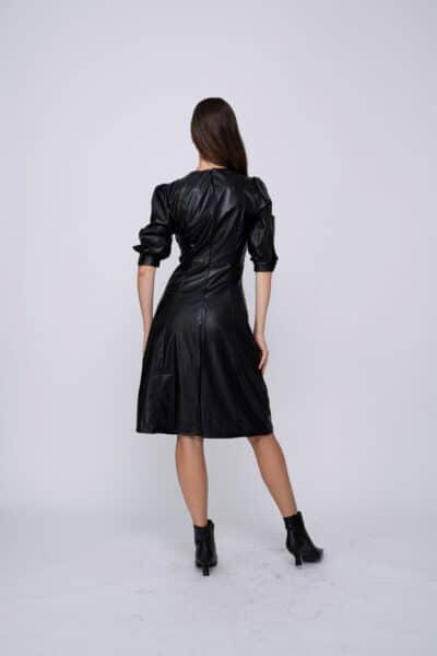 שמלת עור שחורה + חגורה