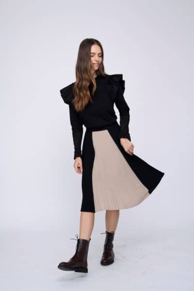 חצאית פליסה - שחור קאמל